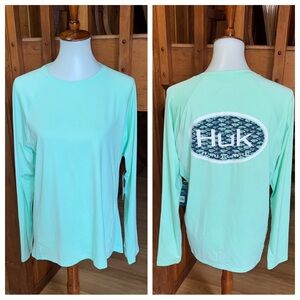HUK size XL NWT NEW Women's mint green scaled logo pursuit Long Sleeve Top shirt